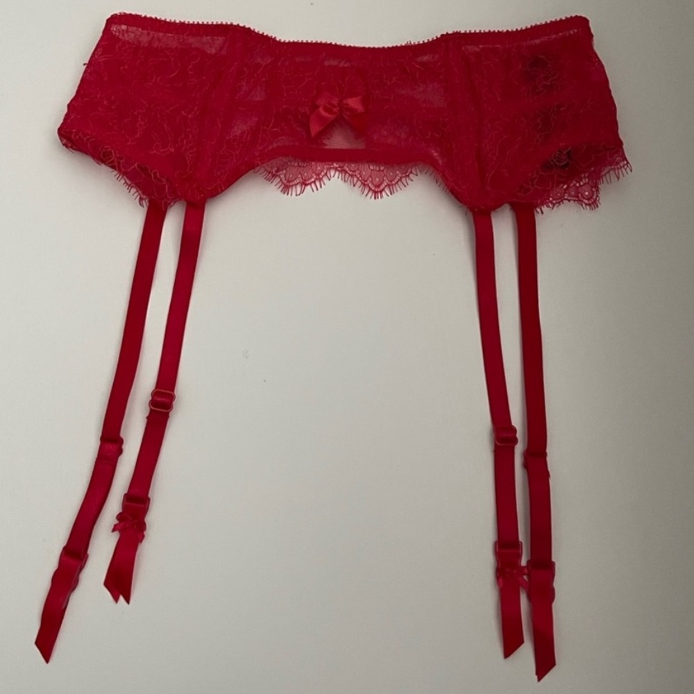 Red lace garter